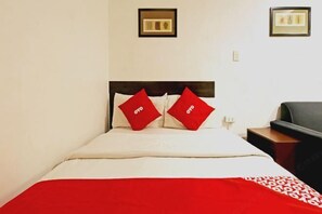 Escritorio, camas extra, wifi gratis y ropa de cama 