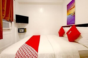Een bureau, extra bedden (toeslag), gratis wifi, beddengoed