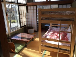 Chambre Standard avec lits jumeaux, non-fumeur, salle de bains commune
