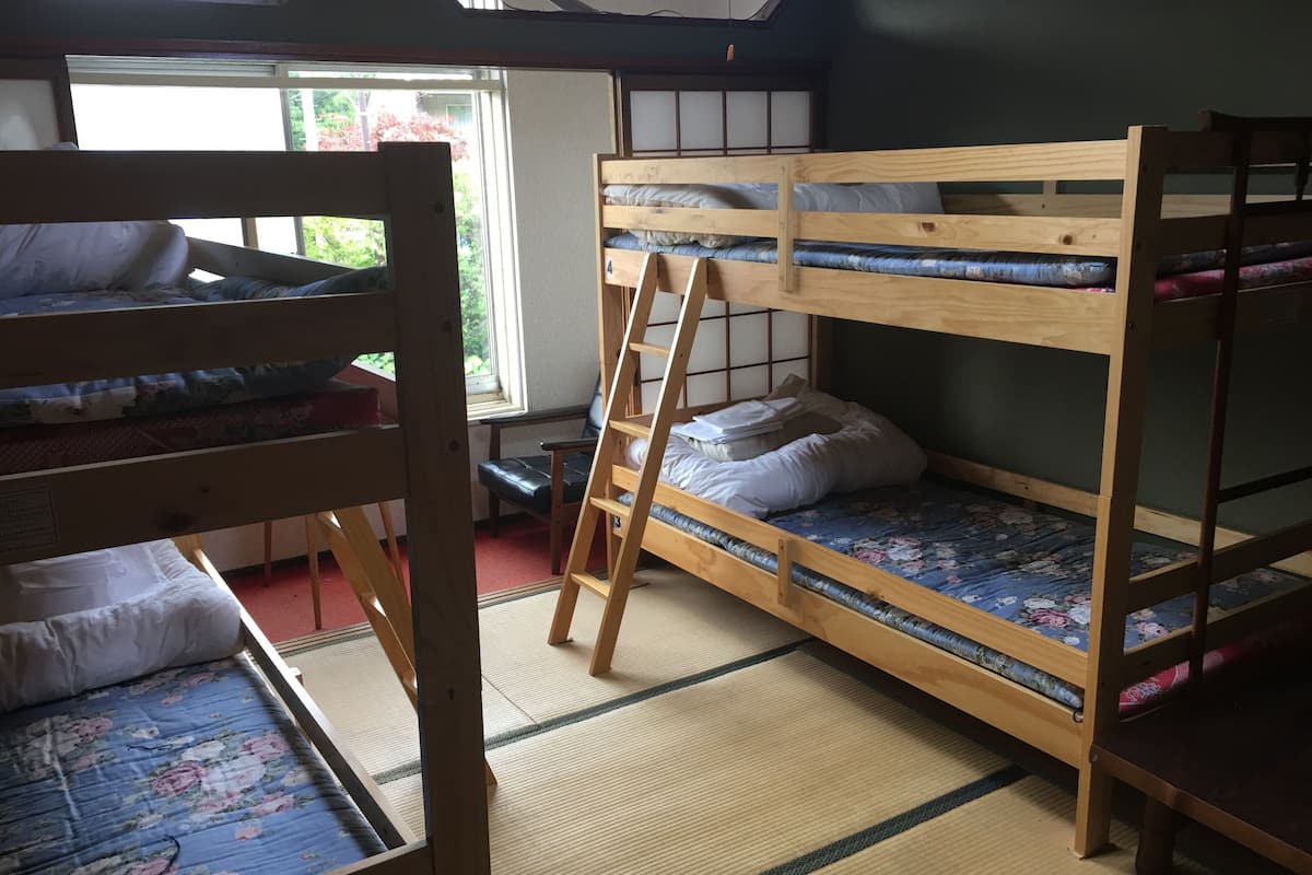 Familie vierpersoonskamer, 1 slaapkamer, niet-roken | 1 slaapkamer, een kluis op de kamer, gratis wifi