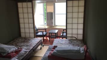 Standard Twin Room, Non Smoking, Shared Bathroom | 1 bilik tidur, peti besi dalam bilik, Wi-fi percuma