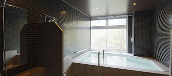 Kyou Bar Lounge & Inn