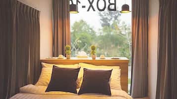 Deluxe Room | Desk, rollaway beds, free WiFi