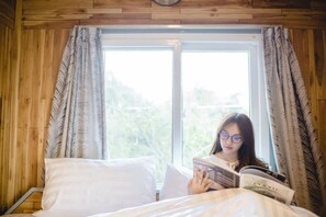 مكتب وأسرّة قابلة للطي وواي فاي مجانًا