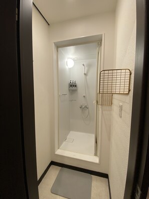 Twin Room with Futon | Bathroom | Shower, free toiletries, slippers, bidet - Hostel&Information SAMURISE (Fujikawaguchiko)