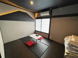 Basic Triple Room | Down comforters, free WiFi, bed sheets - Hostel&Information SAMURISE (Fujikawaguchiko)
