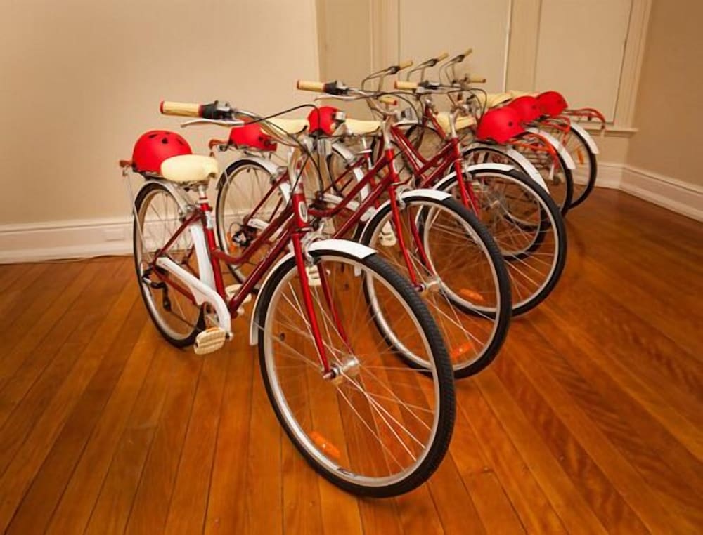 MONTACUTE BOUTIQUE BUNKHOUSE by null