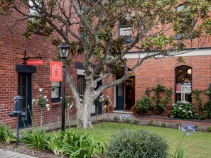 Exterior - Montacute Boutique Bunkhouse (Battery Point)