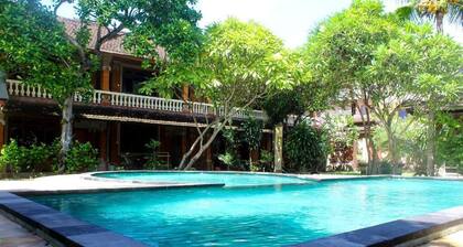 Budhi Beach Inn