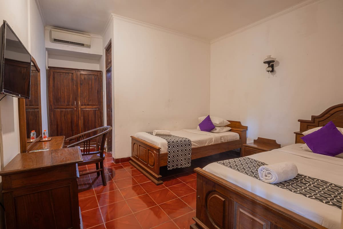 1 bedroom, premium bedding, desk, blackout curtains