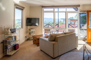 Studio, fjellutsikt | Oppholdsområde | Flatskjerm-TV og DVD-spiller
