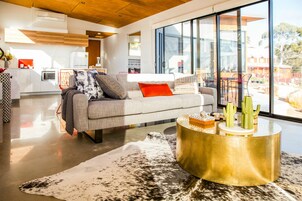 Televisión de pantalla plana, reproductor de DVD