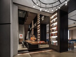 2 restaurantes; se sirve desayuno, almuerzo y cena; cocina internacional