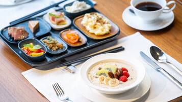 Full breakfast for a fee on weekends
