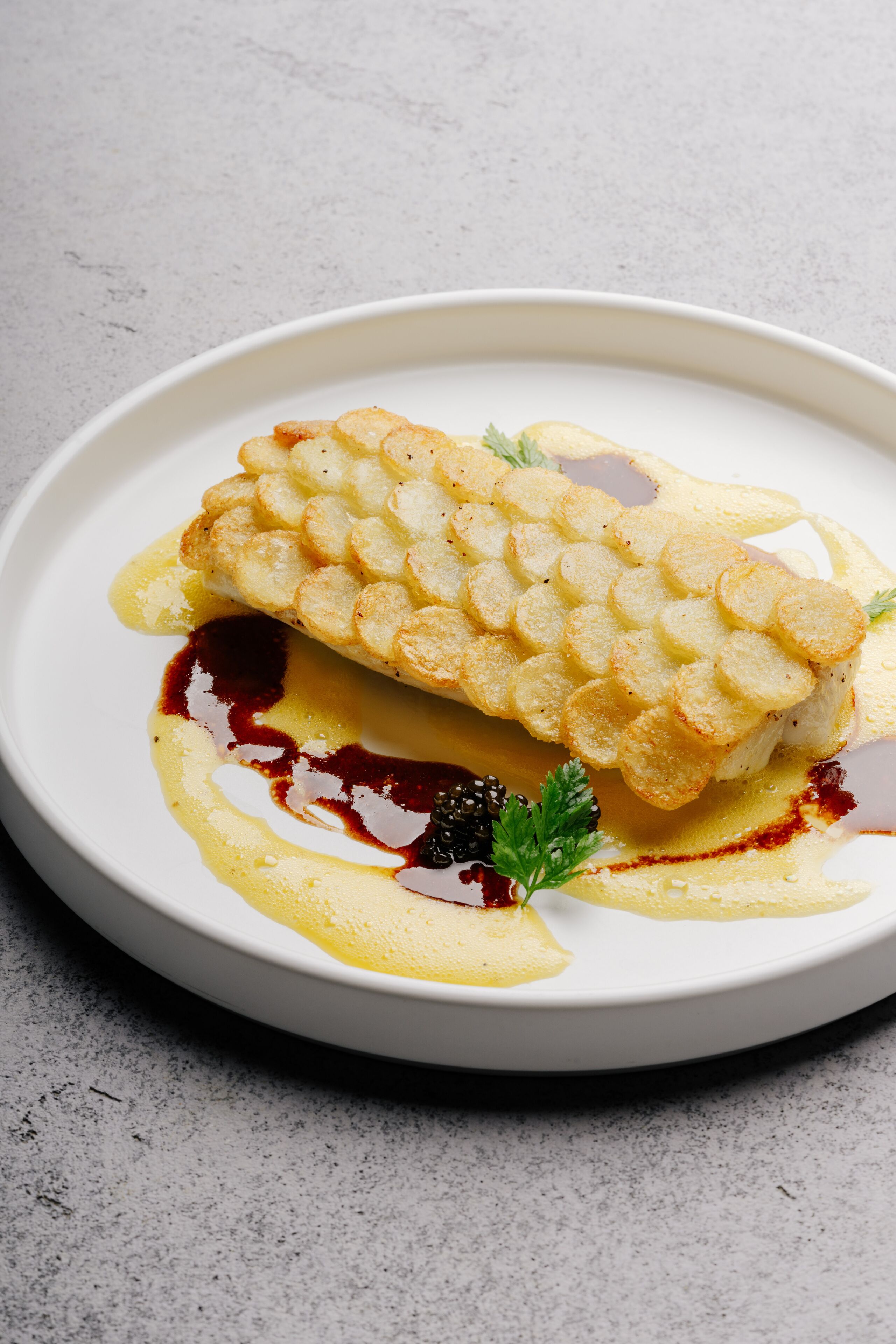 2 restaurants servant le petit déjeuner, le déjeuner et le dîner