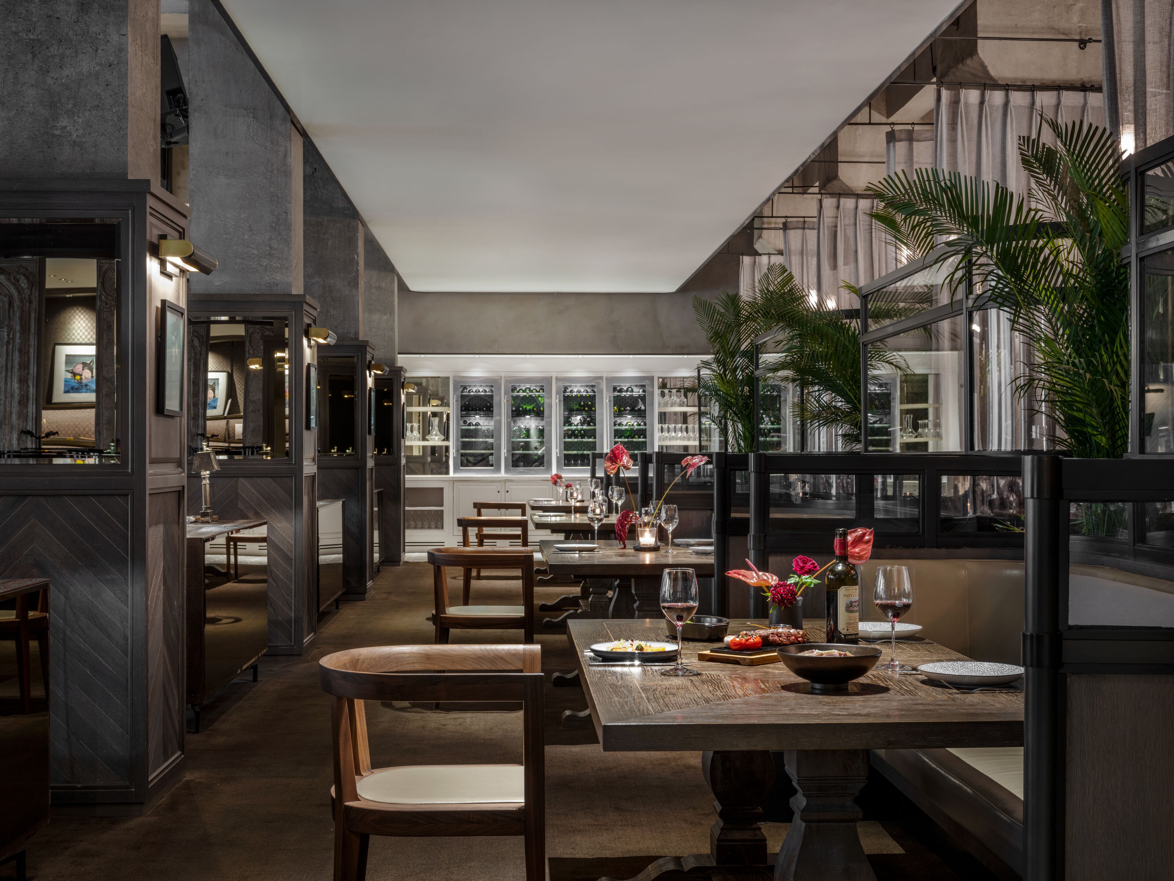 2 restaurants, breakfast, lunch, dinner served; international cuisine