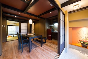 In-room dining - Kyotoya Kamogawa Gojo Private Villa (Kyoto)