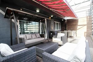 منزل عائلي - ٣ غرف نوم | شرفة/رواق