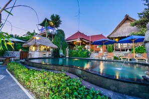 Outdoor pool - The Dafish Ceningan (Ceningan Island)