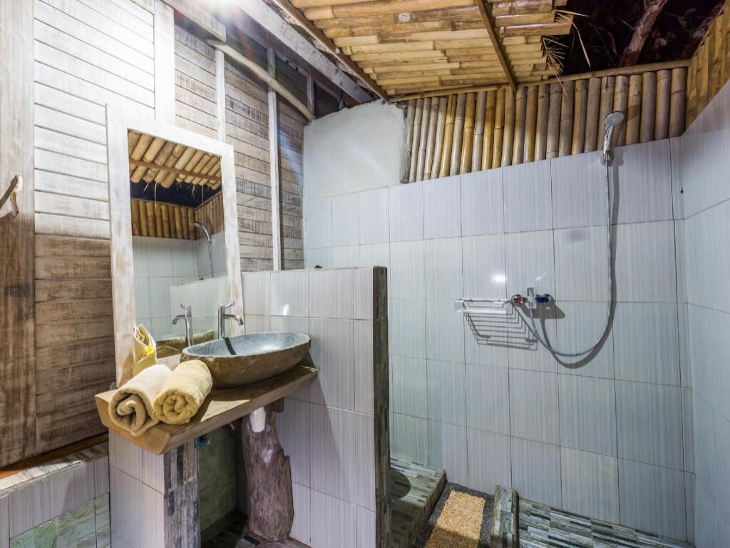 Baño | Regadera, amenidades de baño gratuitas, toallas 
