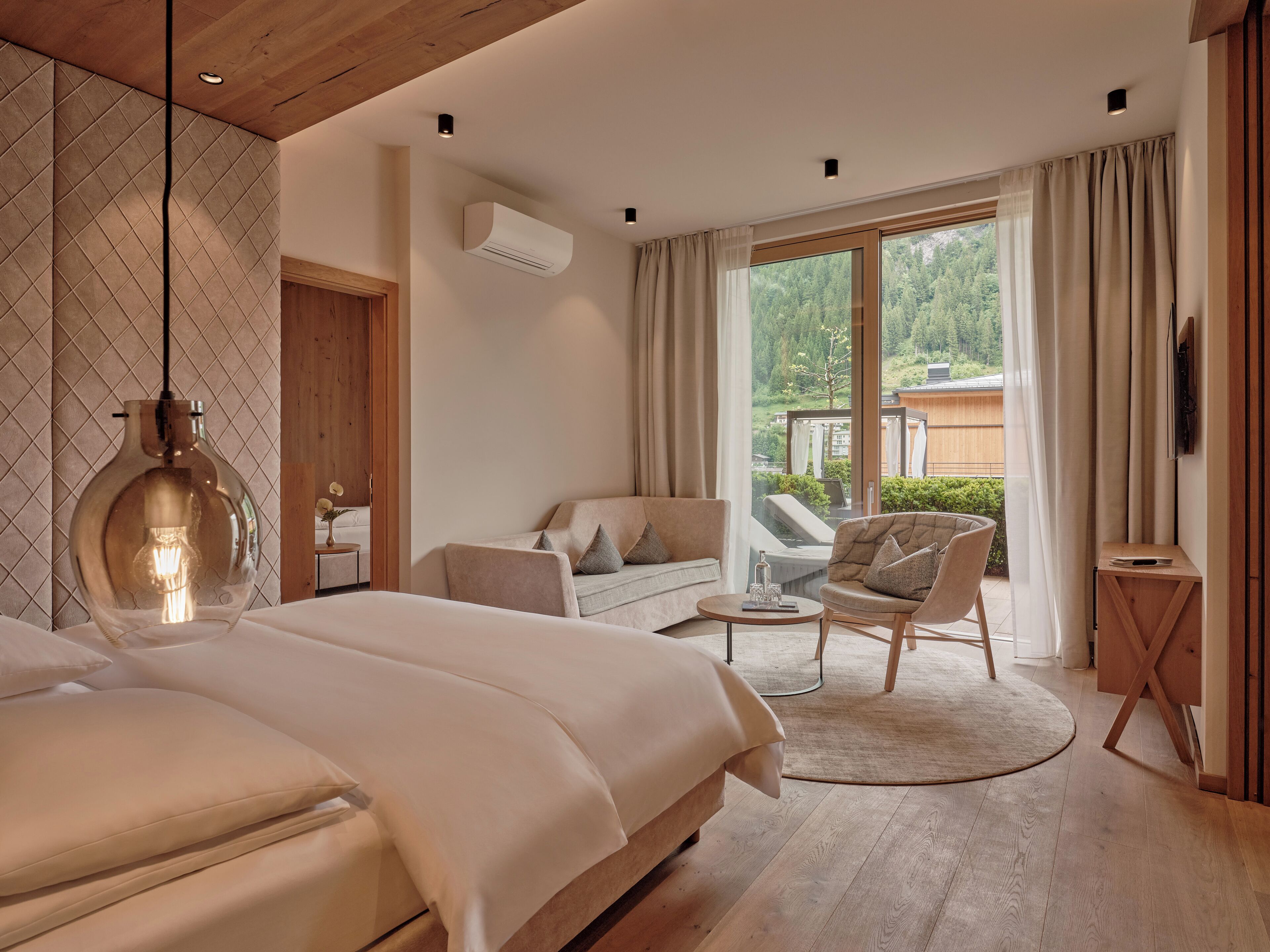 suite deluxe | living area | flat-screen tv, heated floors