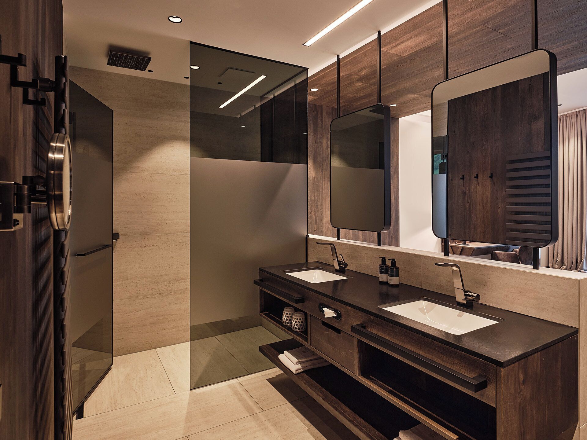 junior suite deluxe 2 | bathroom | separate bathtub and shower, free toiletries, hair dryer, bathrobes