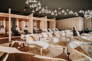 Couples treatment rooms, sauna, hot tub, steam room, Turkish bath