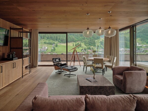 Flat-screen TV, heated floors
