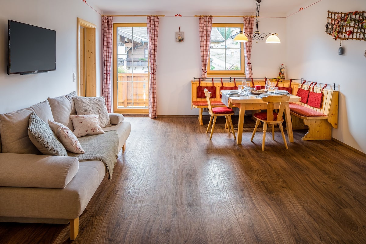 Apartment (Mankei) | Living area | Flat-screen TV