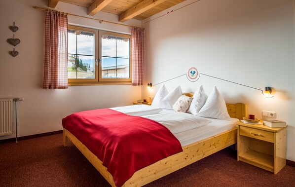 Appartement Supérieur, 3 chambres (Edelweiss) | 1 chambre, bureau, Wi-Fi gratuit, draps fournis