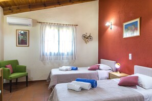 Villa, 2 slaapkamers, privézwembad, uitzicht op zwembad | 3 slaapkamers, een kluis op de kamer, geluiddichte muren