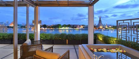 Suite Premium, idromassaggio, vista fiume | Terrazza/patio