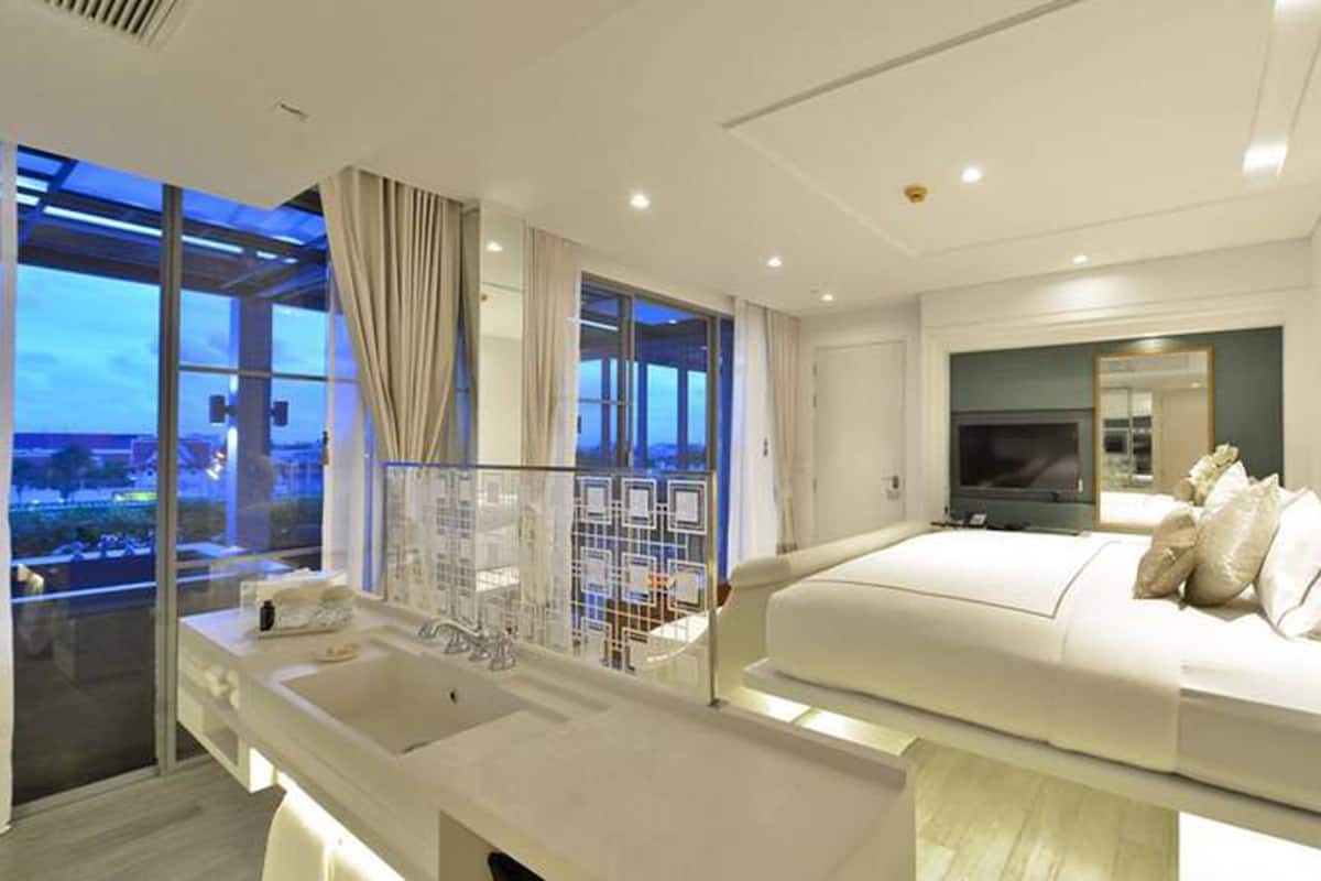 Riva Arun Grand Deluxe Jacuzzi | 1 bedroom, Egyptian cotton sheets, premium bedding, minibar
