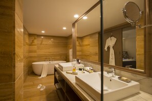 Premium bedding, minibar, in-room safe, desk - Mosaic Originals, Mussoorie (Dehradun)