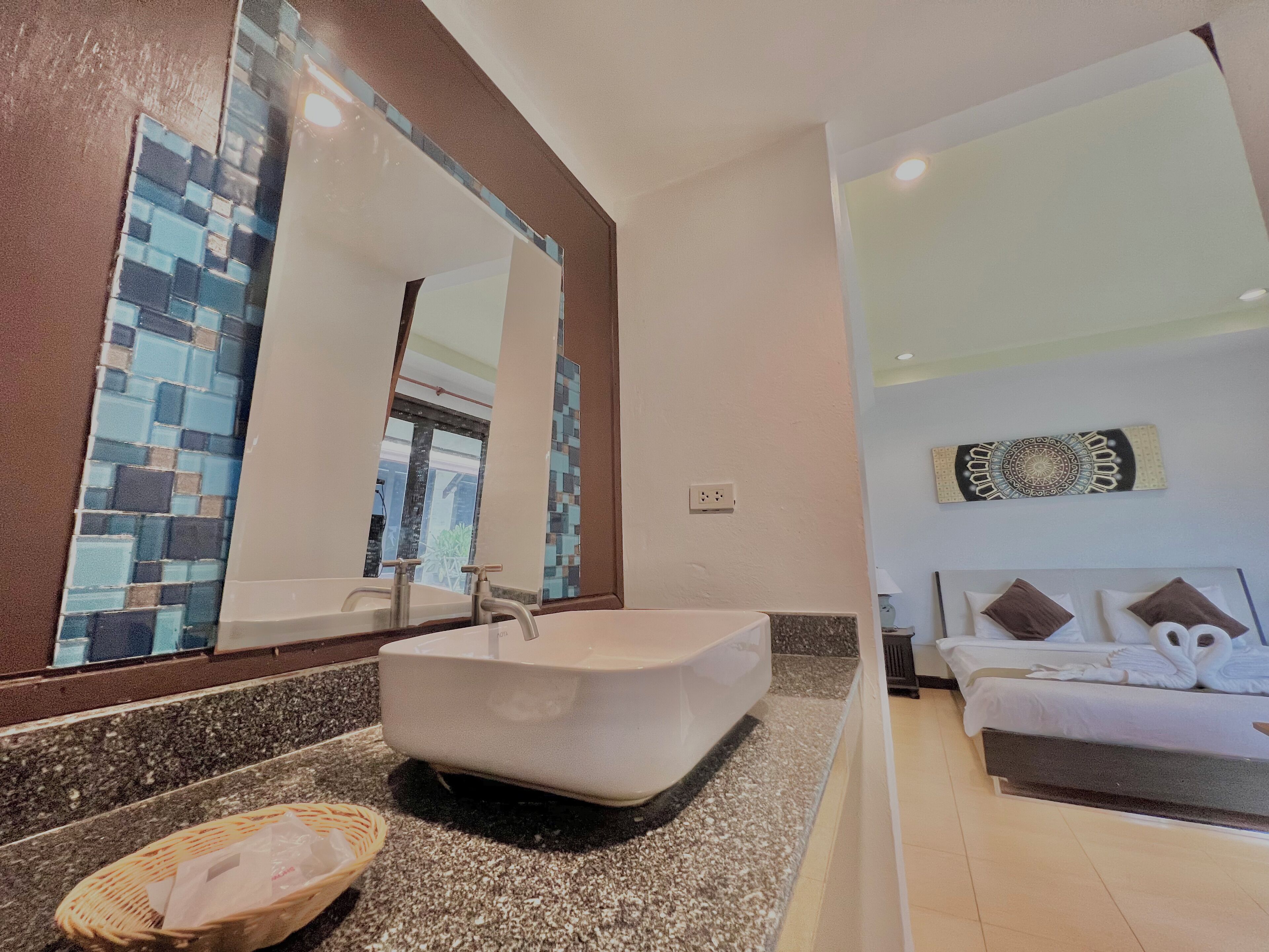 standard resort  | bathroom | shower, free toiletries, hair dryer, towels