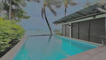 Deluxe Double Room | Bathroom | Shower, rainfall showerhead, free toiletries, hair dryer