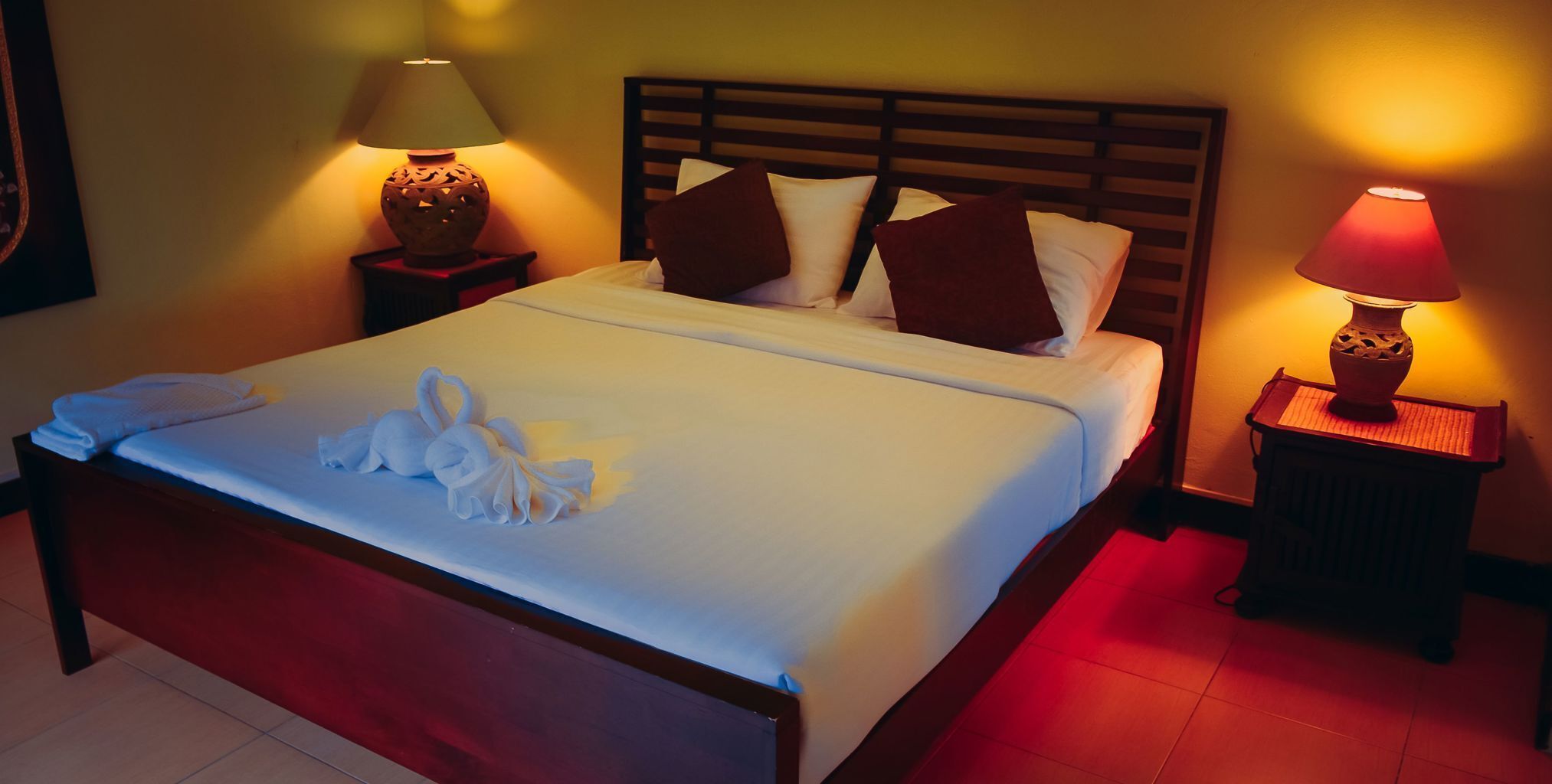Caja fuerte, escritorio, wifi gratis y ropa de cama