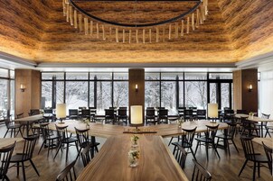 Se sirven desayunos, almuerzos y cenas; cocina local e internacional