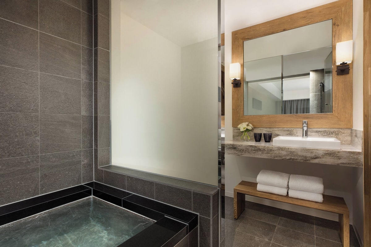 Desk, laptop workspace, blackout drapes, free WiFi