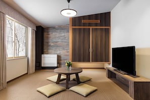 Deluxe Room, 2 Single Beds, Non Smoking (Japanese Western) | Desk, laptop workspace, blackout curtains, free WiFi
