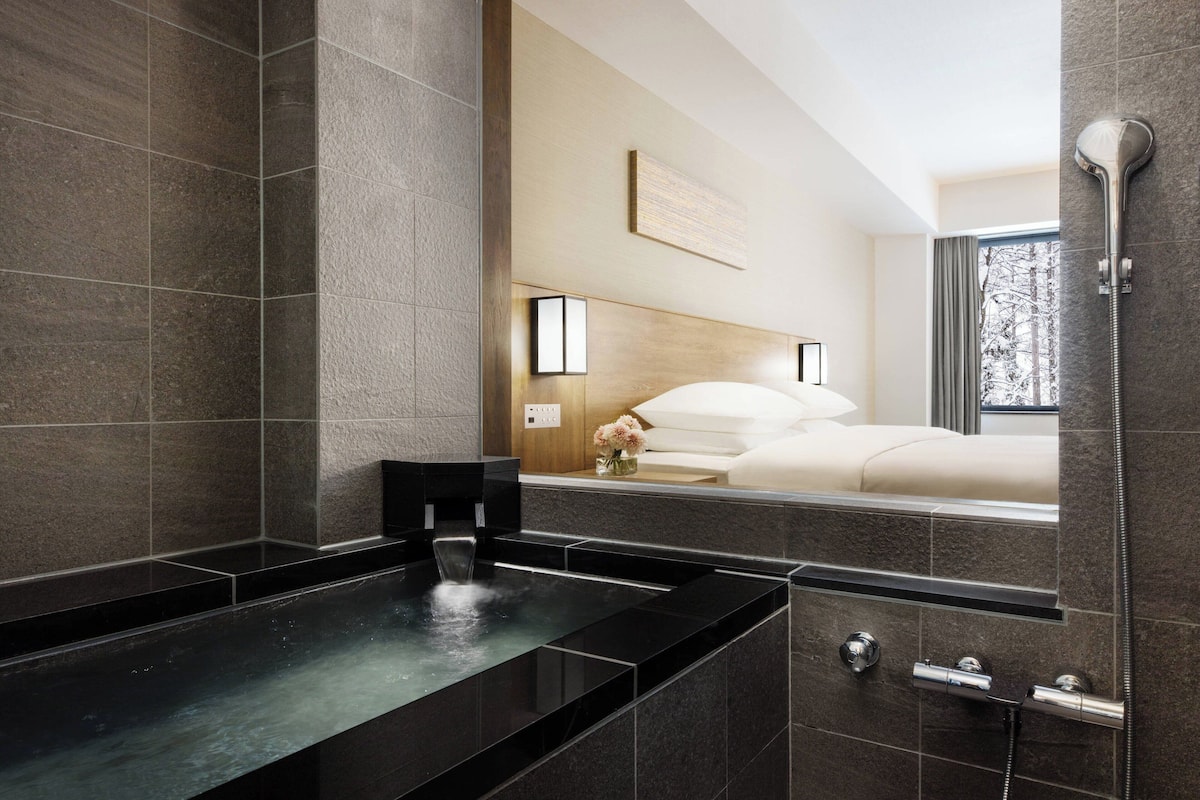 Premium Room, 1 King Bed (Hot Spring)