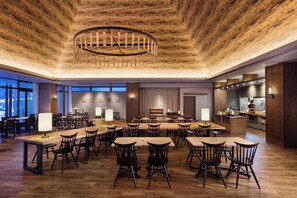 Breakfast, lunch and dinner served - Courtyard by Marriott Hakuba (Hakuba)
