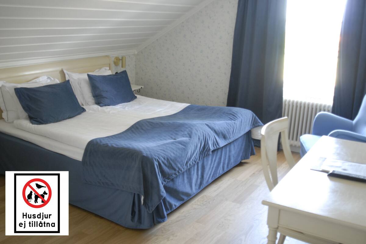Classic Double Room, 2 Katil Bujang (Single), Haiwan Kesayangan Tidak Dibenarkan | Peralatan tempat tidur premium, bar mini, meja, seterika/papan seterika