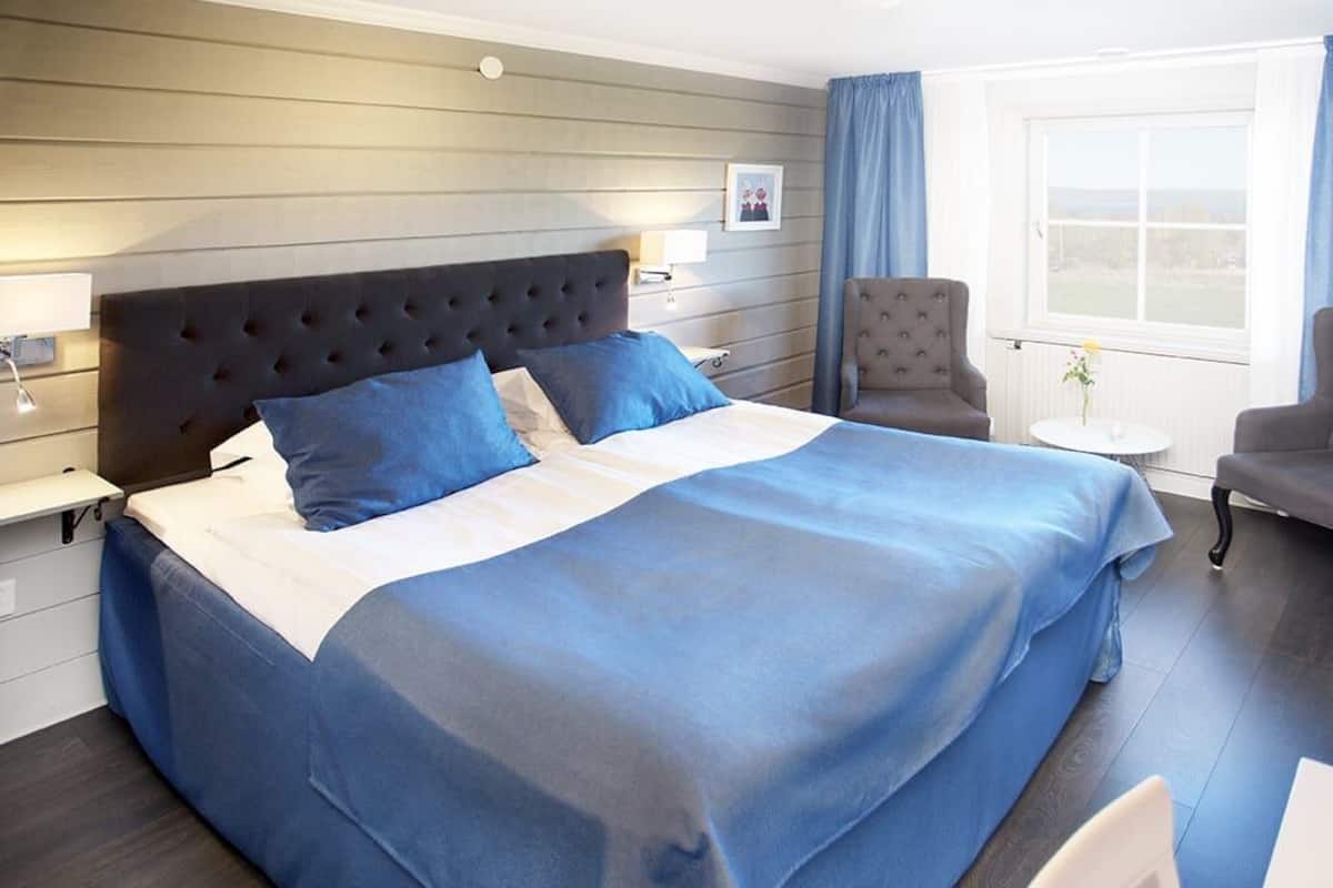 Comfort Double Room (Pets not allowed) | Peralatan tempat tidur premium, bar mini, meja, seterika/papan seterika
