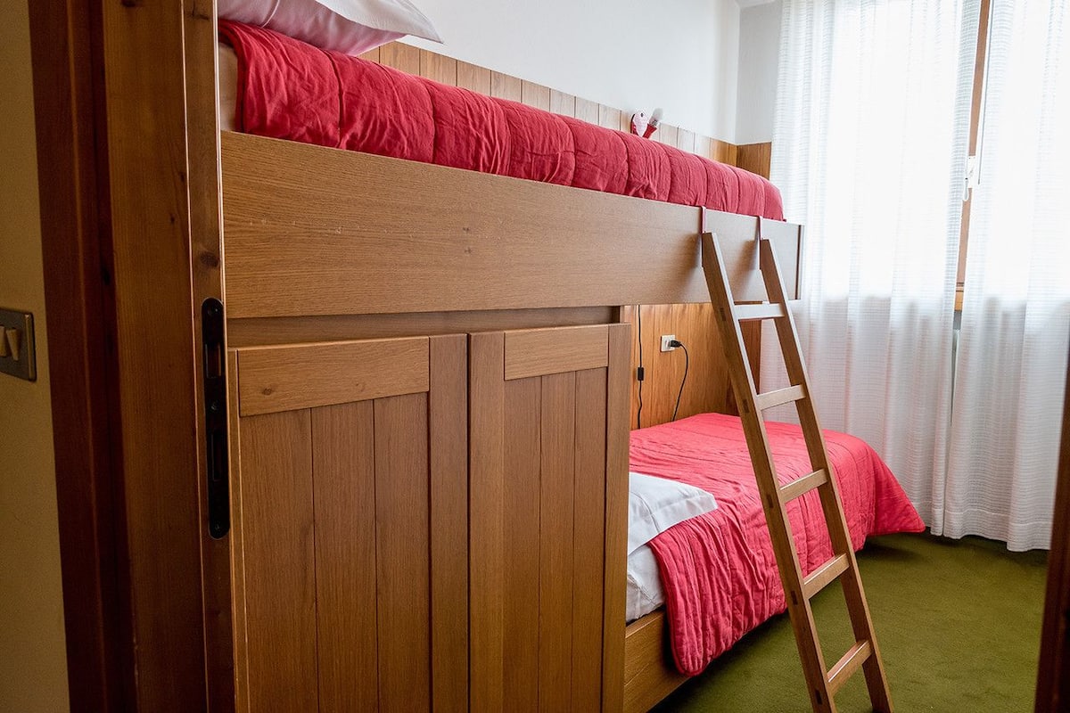 Apartment, 2 Bedrooms (6 pax) | Premium bedding, in-room safe, desk, free cribs/infant beds
