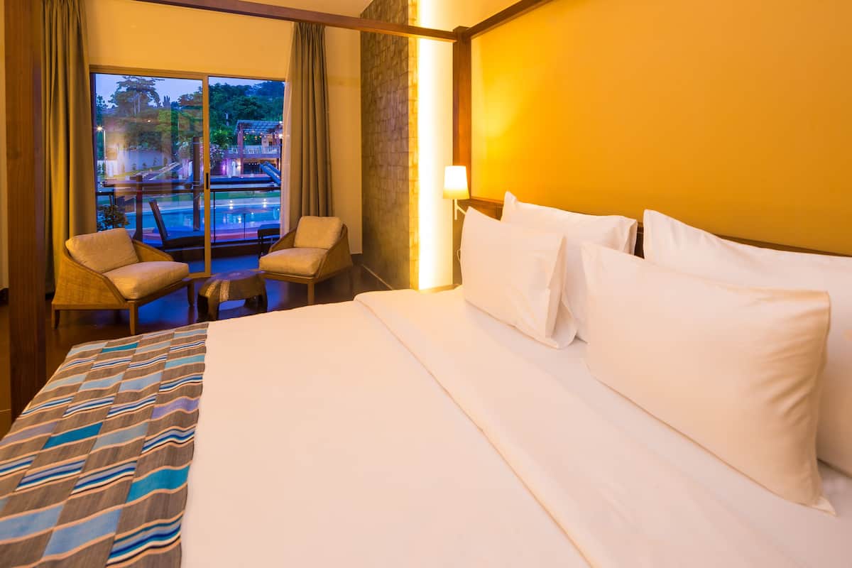 Premium bedding, minibar, in-room safe, desk