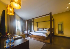 Ropa de cama de alta calidad y minibar 