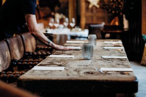 Breakfast, lunch, dinner served; British cuisine  - The Crown Inn (Godalming)