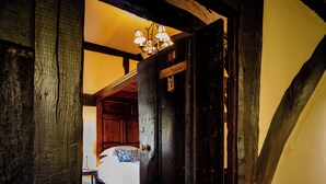 A wooden door with a sign reading "Twyfelford." - The Crown Inn (Godalming)