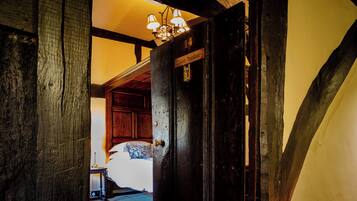 Habitación doble Prestigio (Four Poster - Tudor Parlour) | Ropa de cama de alta calidad y decoración personalizada